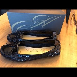 Enzio Angiolini black flats
